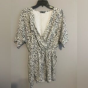 Pretty garden romper size small‎